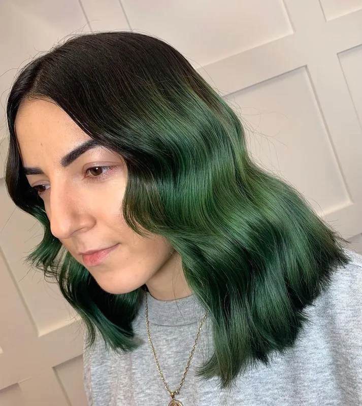 Capelli tinti con Crazy Color N. 46 Pine Green, foto dalla community Crazy Color