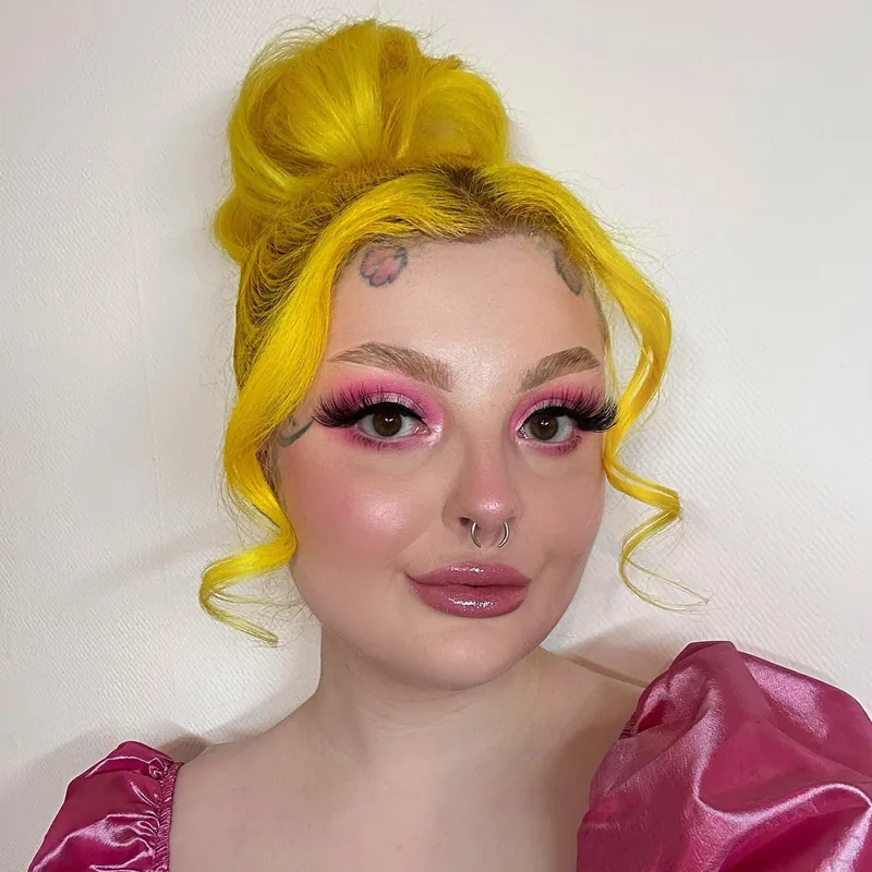 Capelli tinti con Crazy Color N. 49 Canary Yellow, foto dalla community Crazy Color